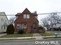 #1 photo, 129 Charles Street, 长岛 花卉园 Floral Park , NY 11001