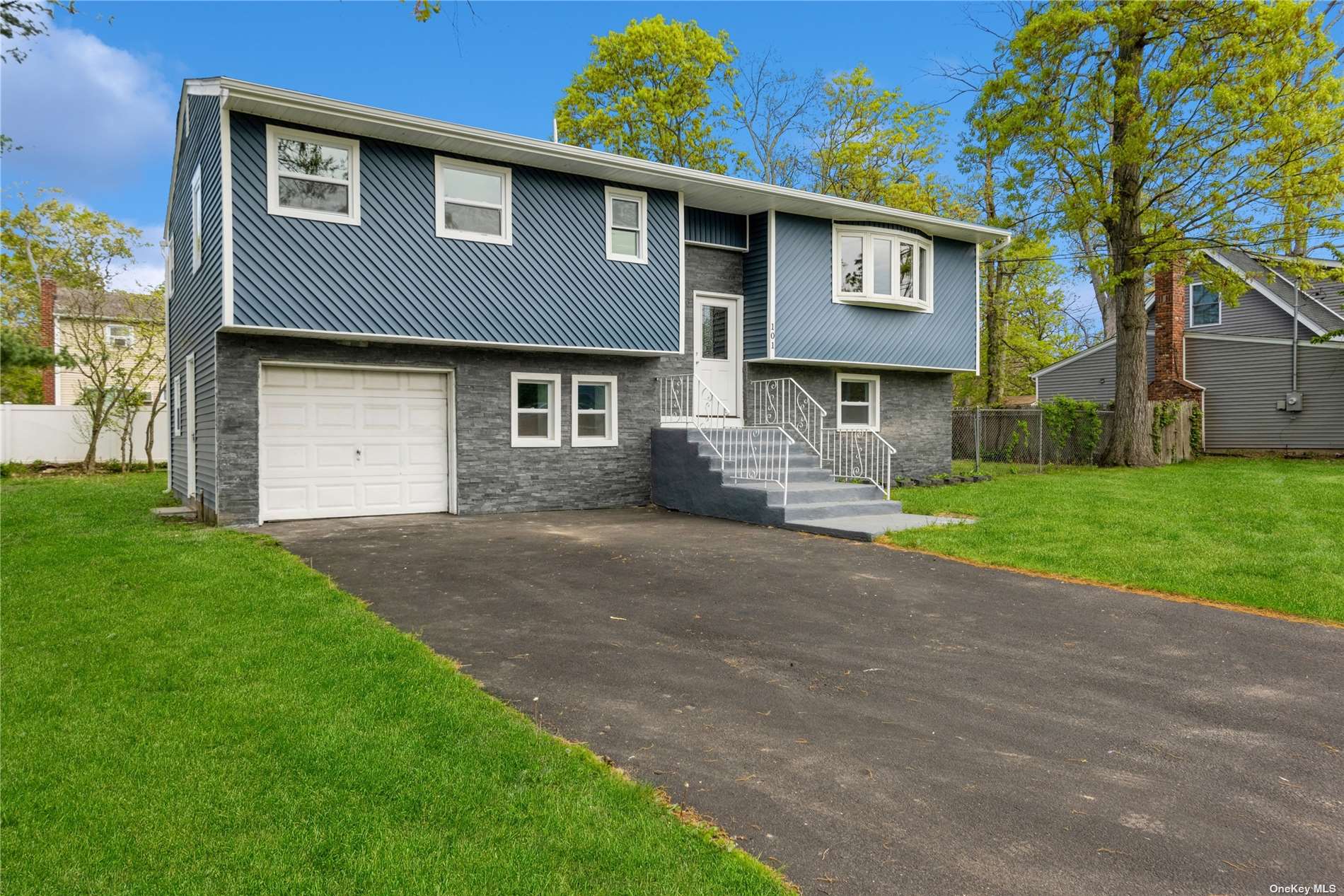 #1 photo, 101 Columbia Street, 东长岛 West Babylon , NY 11704