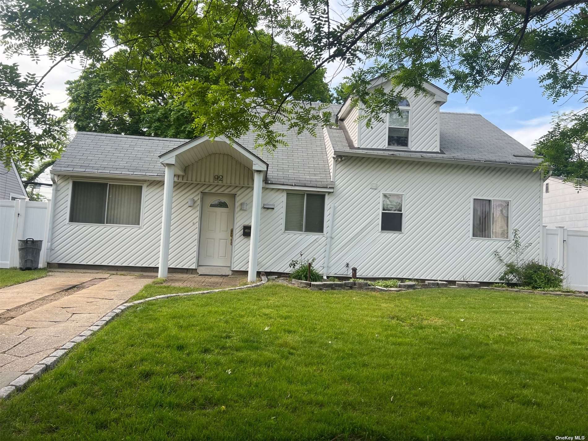 #1 photo, 92 Acre Lane, 长岛 Hicksville , NY 11801