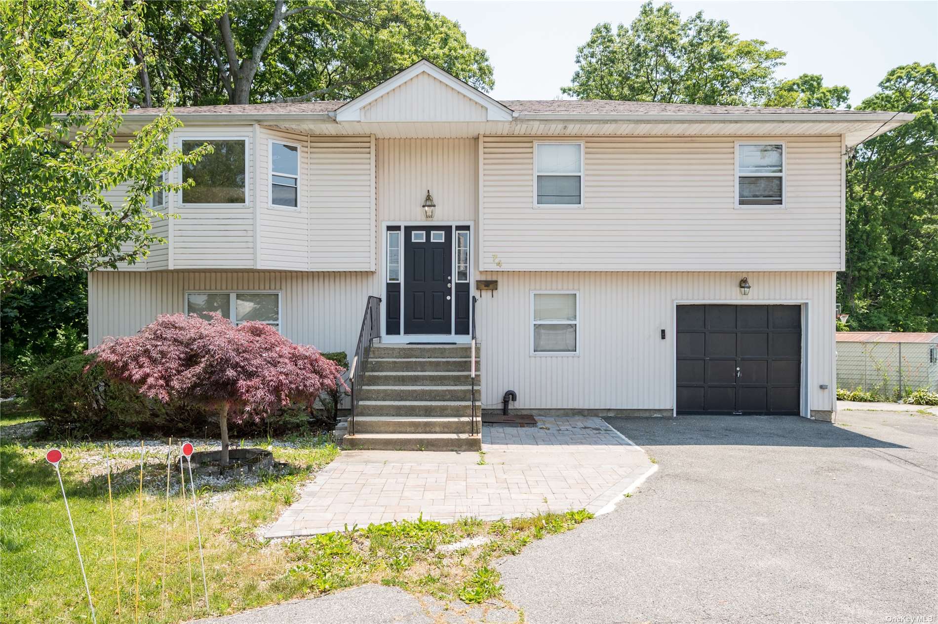 #1 photo, 74 Prospect Street, 长岛 Roosevelt , NY 11575