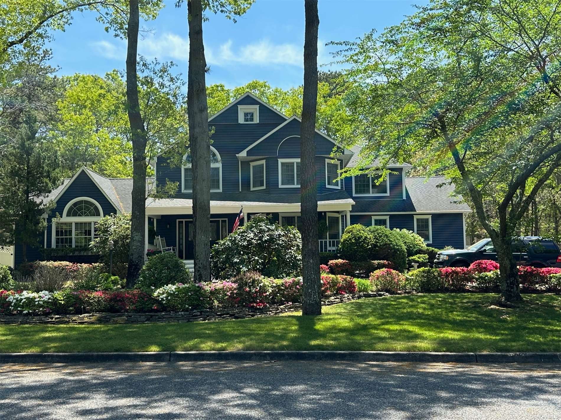 #1 photo, 4 Bridle Path, 东长岛 Manorville , NY 11949