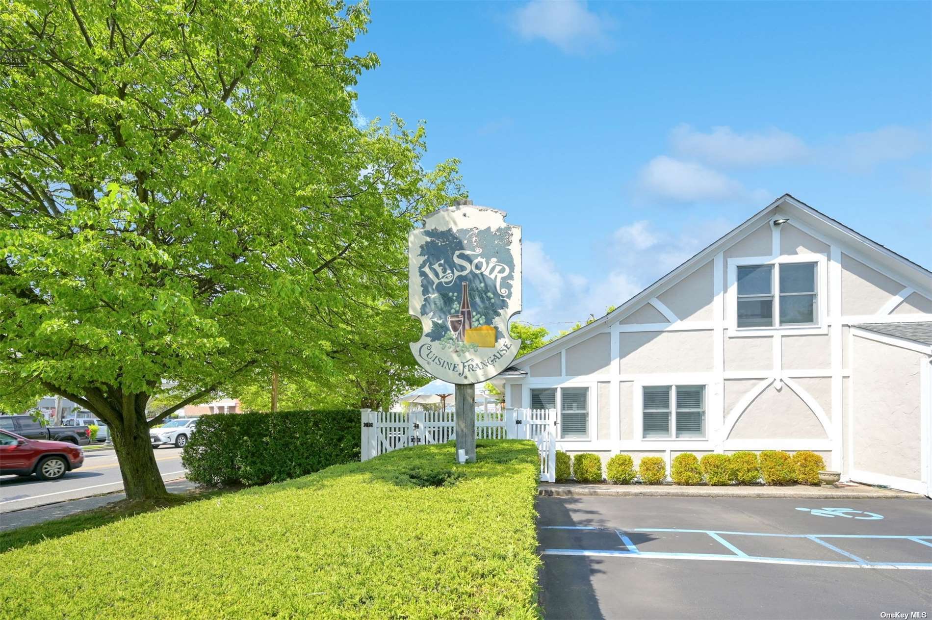 #1 photo, 825 Montauk, מחוז סאפוק Bayport , NY 11705