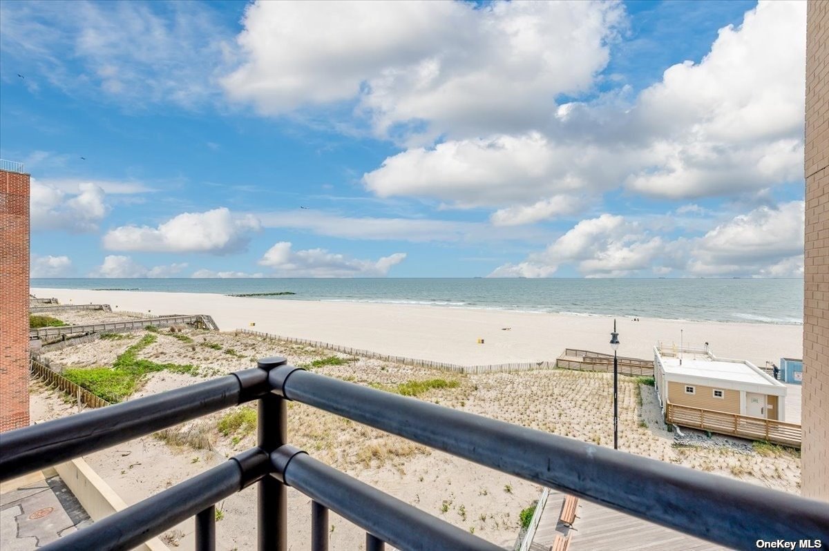 #1 photo, 25 Neptune Boulevard, 长岛 长滩 Long Beach , NY 11561