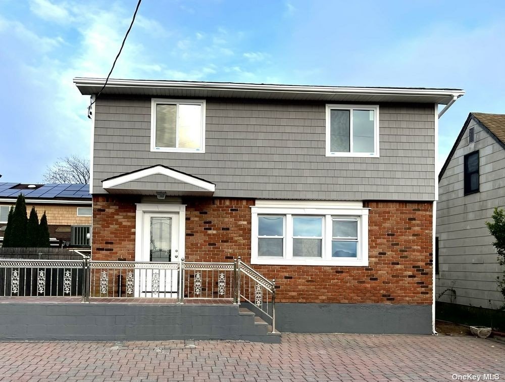 #1 photo, 824 S Bay Street, 东长岛 Lindenhurst , NY 11757