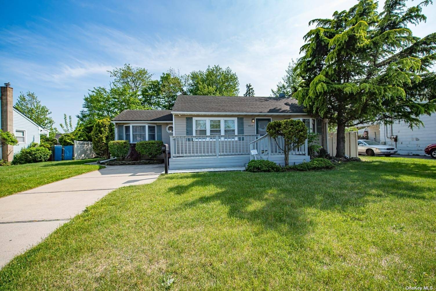 #1 photo, 437 51st Street, Lindenhurst , NY 11757