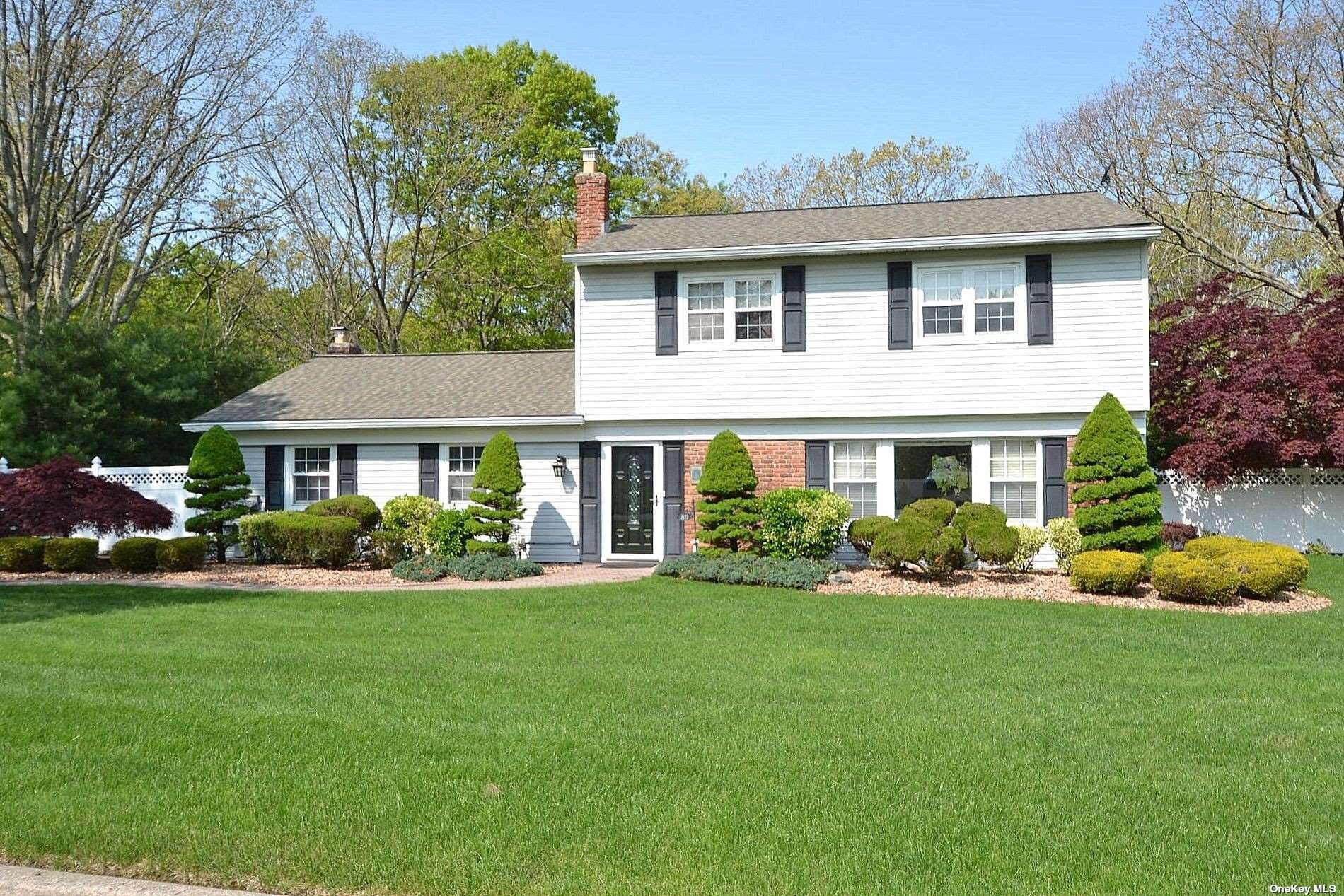 #1 photo, 80 Forest Road, 东长岛 Centereach , NY 11720