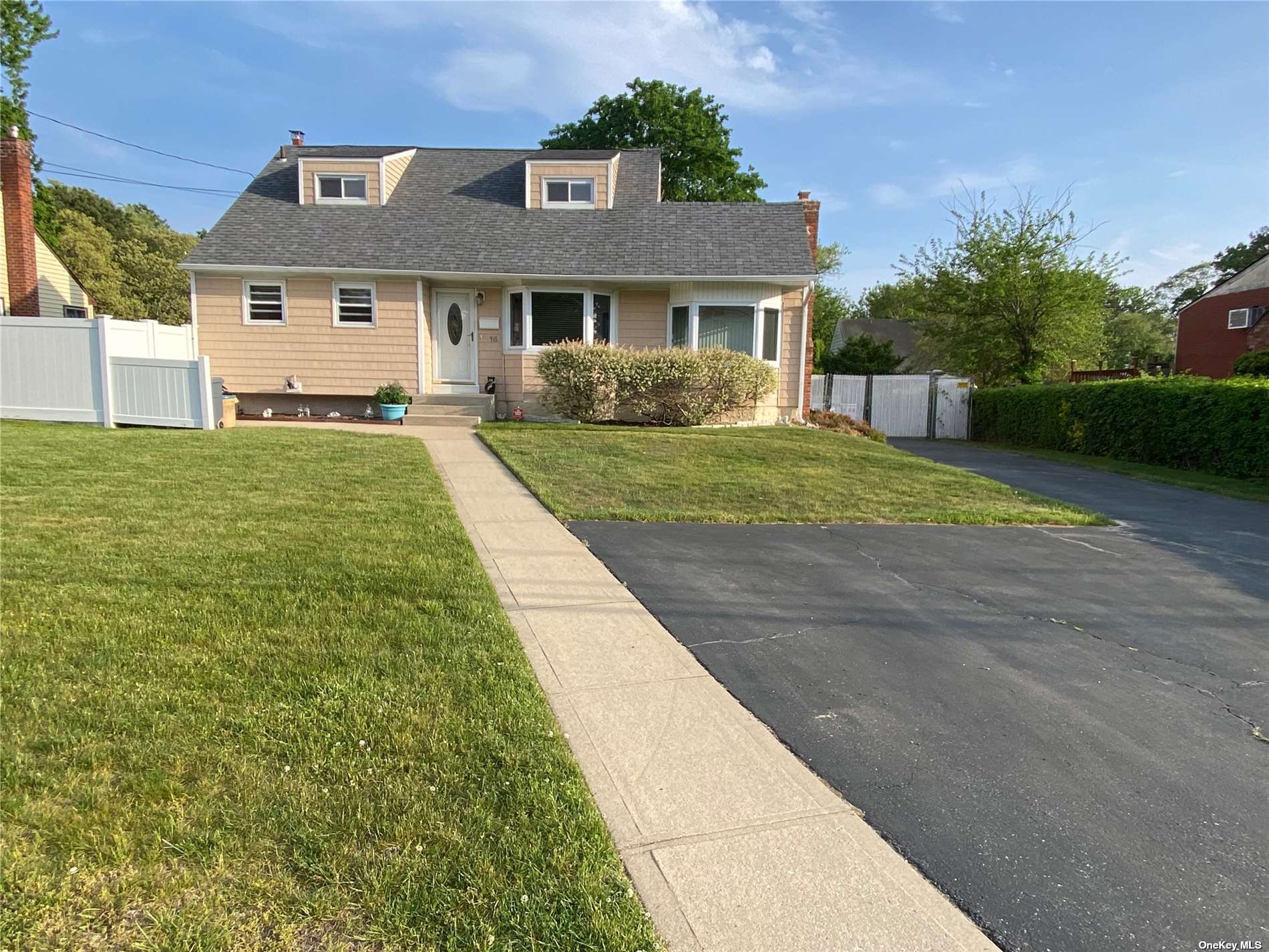 #1 photo, 16 Kopf Street, سوفولك Brentwood , NY 11717