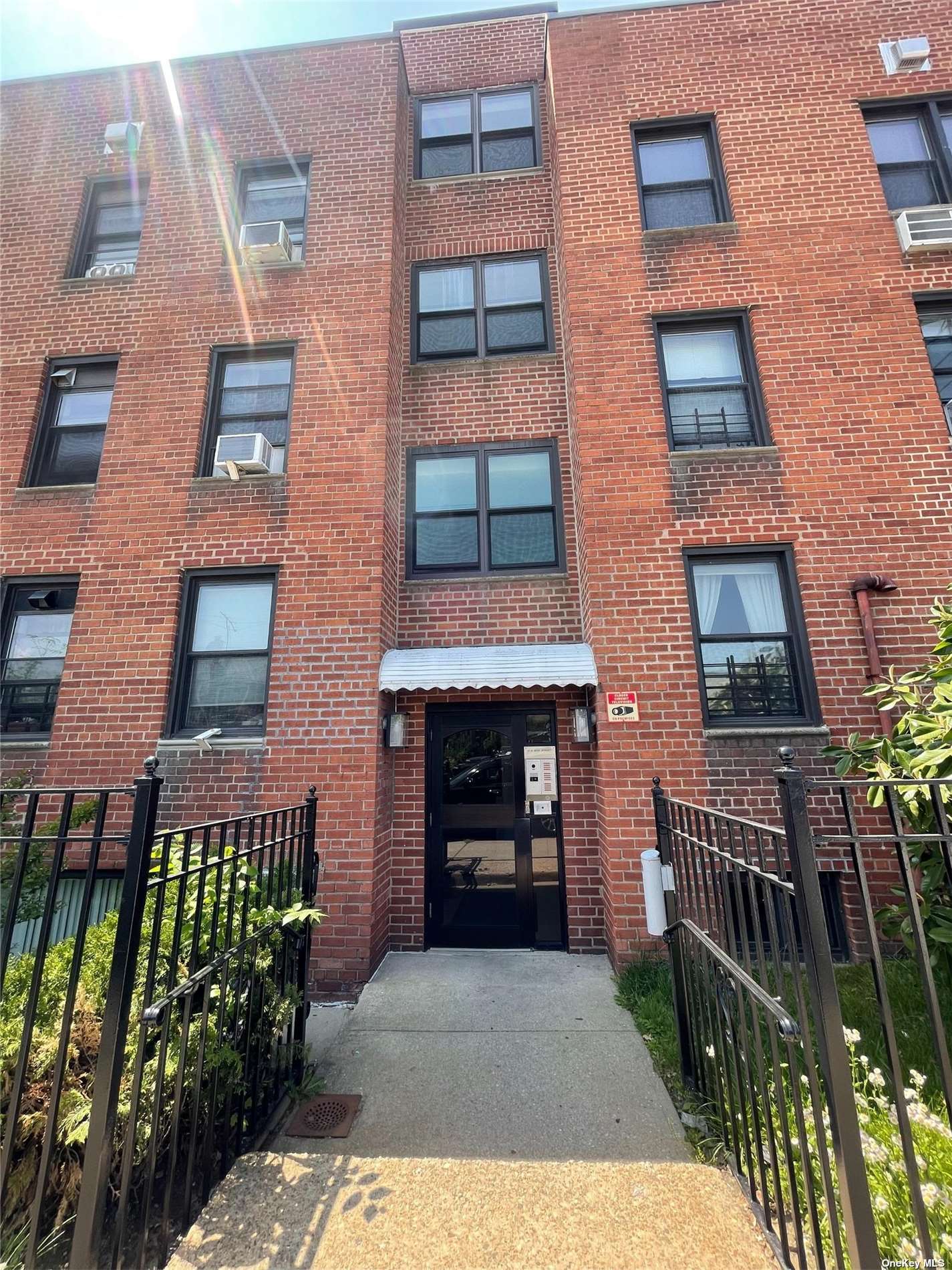 #1 photo, 61-10 183 Street, 皇后区 新鲜草原 Fresh Meadows , NY 11365