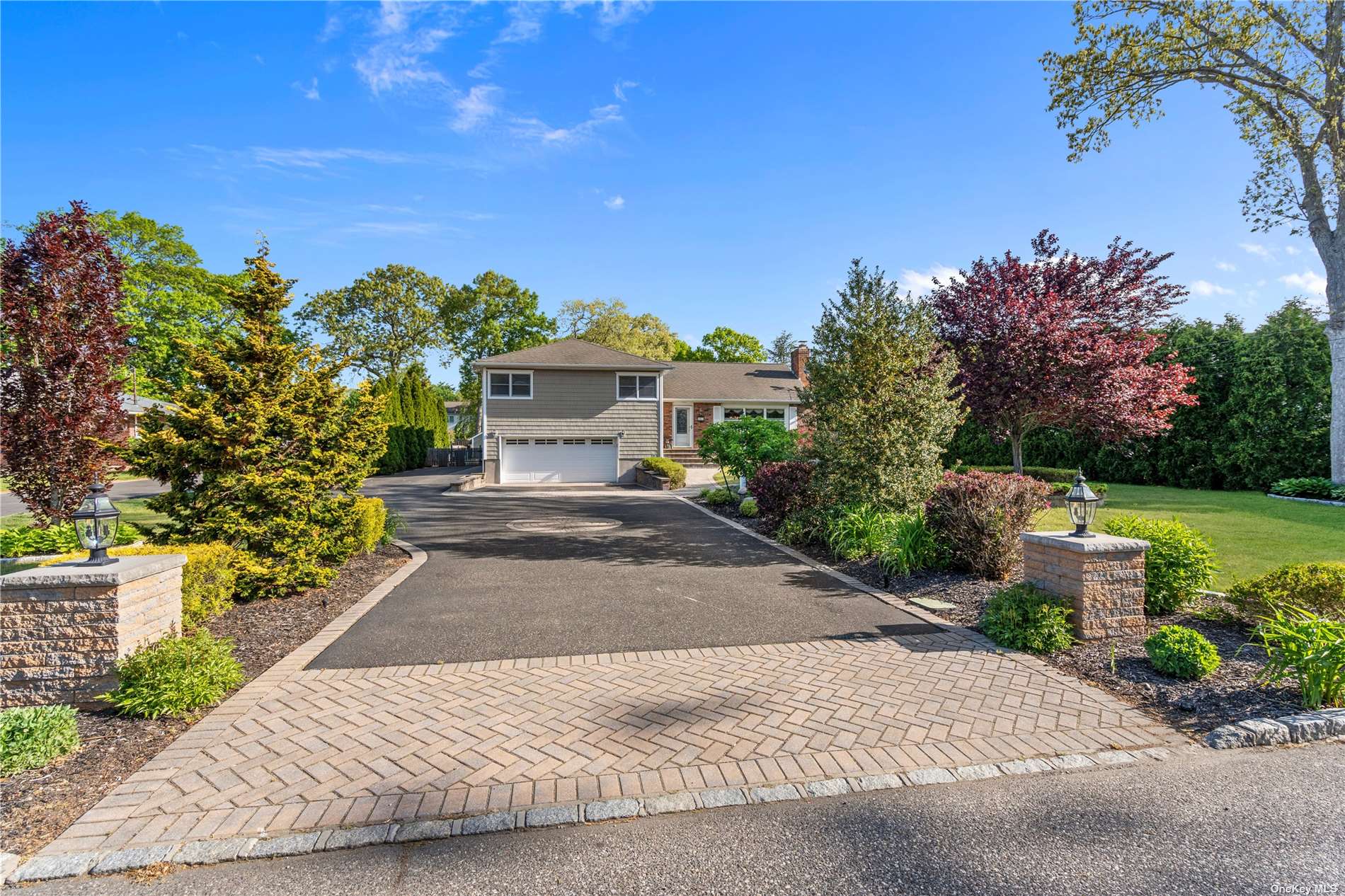 #1 photo, 881 Karshick Street, सफ़ोक काउंटी Bohemia , NY 11716