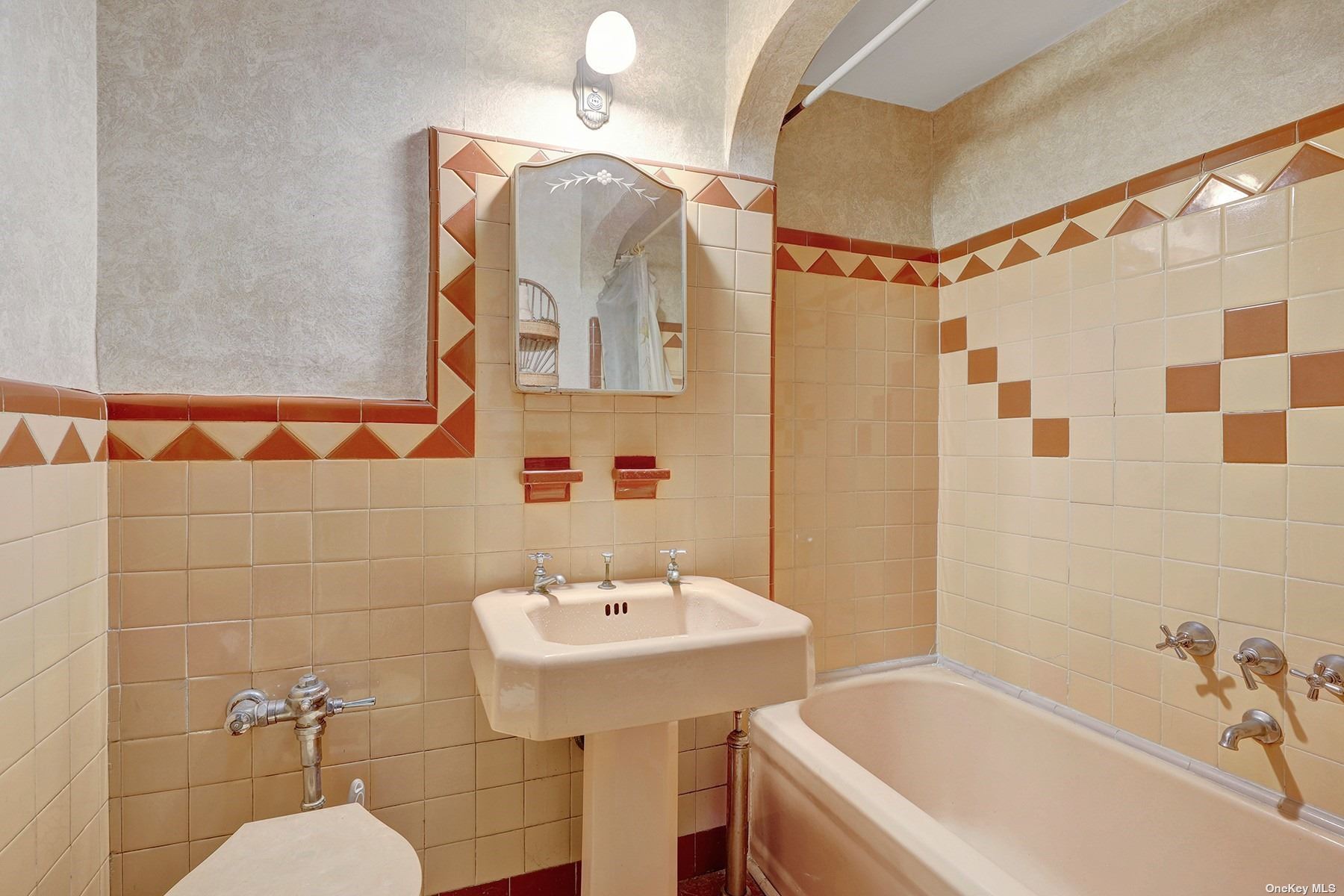 #1 photo, 54-63 80 Street, 皇后区 艾姆赫斯特 Elmhurst , NY 11373