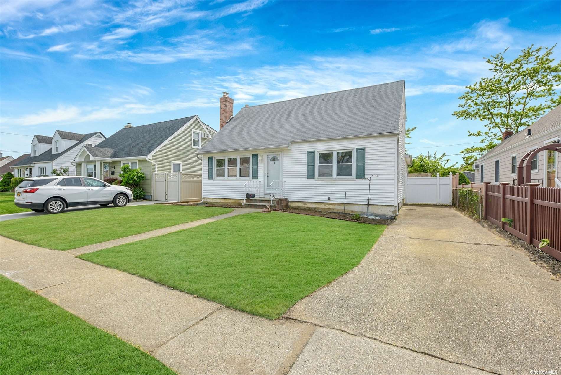 #1 photo, 1388 Harding Street, 长岛 North Bellmore , NY 11710