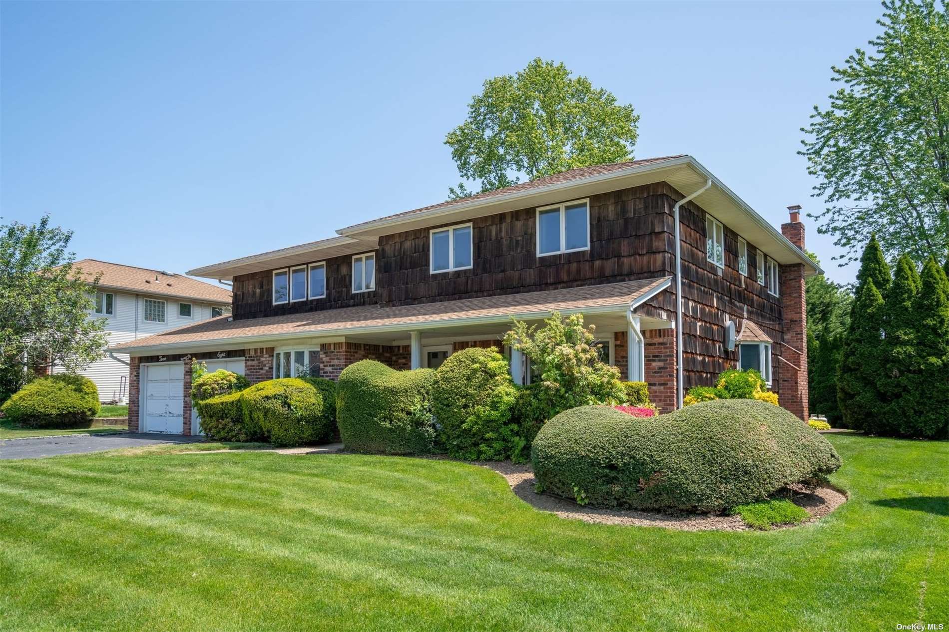 #1 photo, 28 Colgate Lane, Woodbury , NY 11797