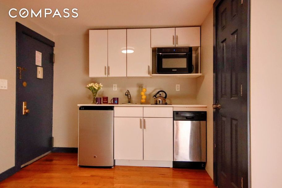 #1 photo, 102 Saint Marks Place, 曼哈顿 格林威治村 E. Greenwich Village , NY 10009