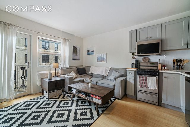 #1 photo, 211 Thompson Street, 曼哈顿 格林威治村 Greenwich Village , NY 10012