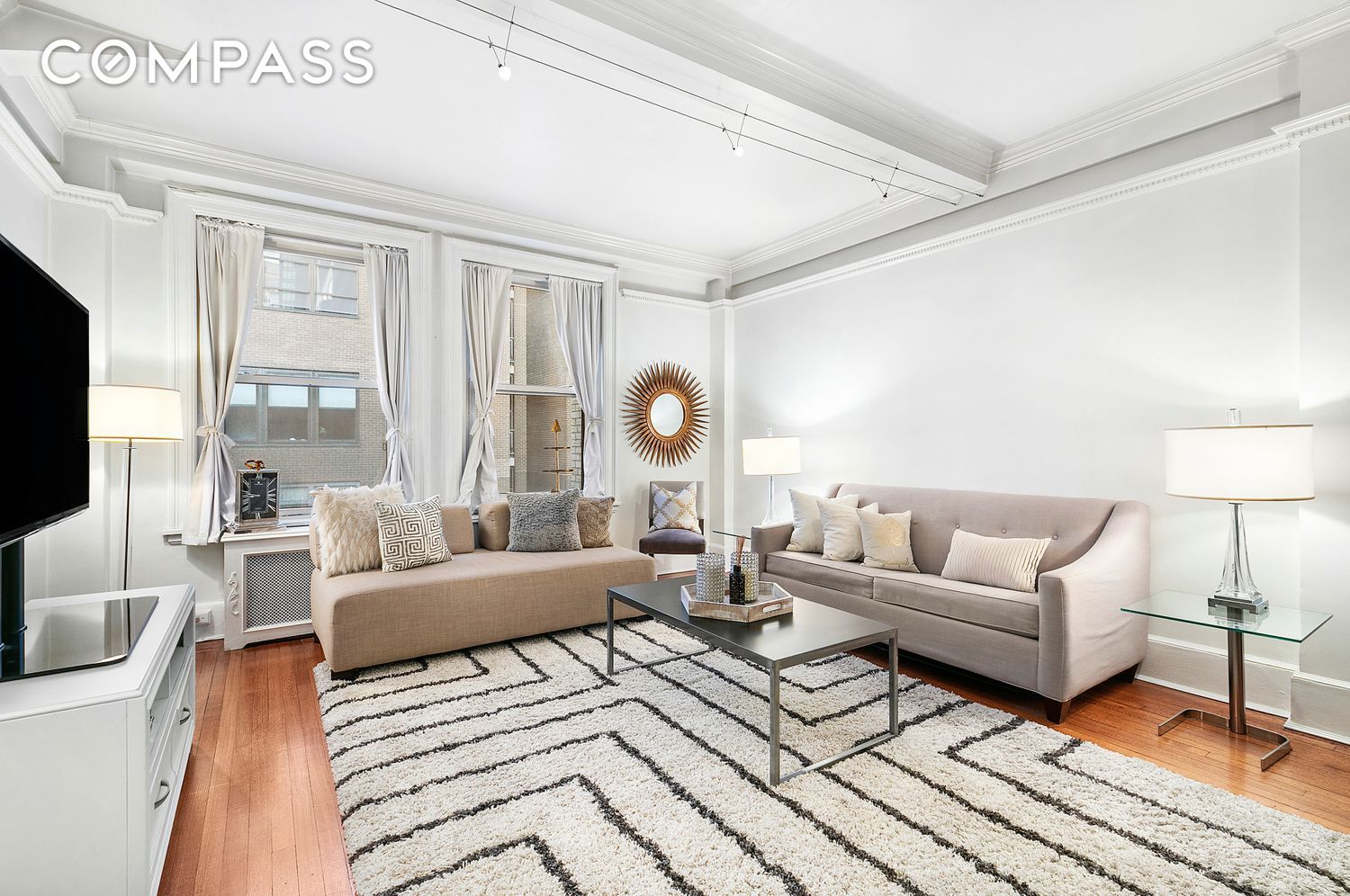 #1 photo, 212 E 48th Street, 曼哈顿 中城东区 Turtle Bay , NY 10017