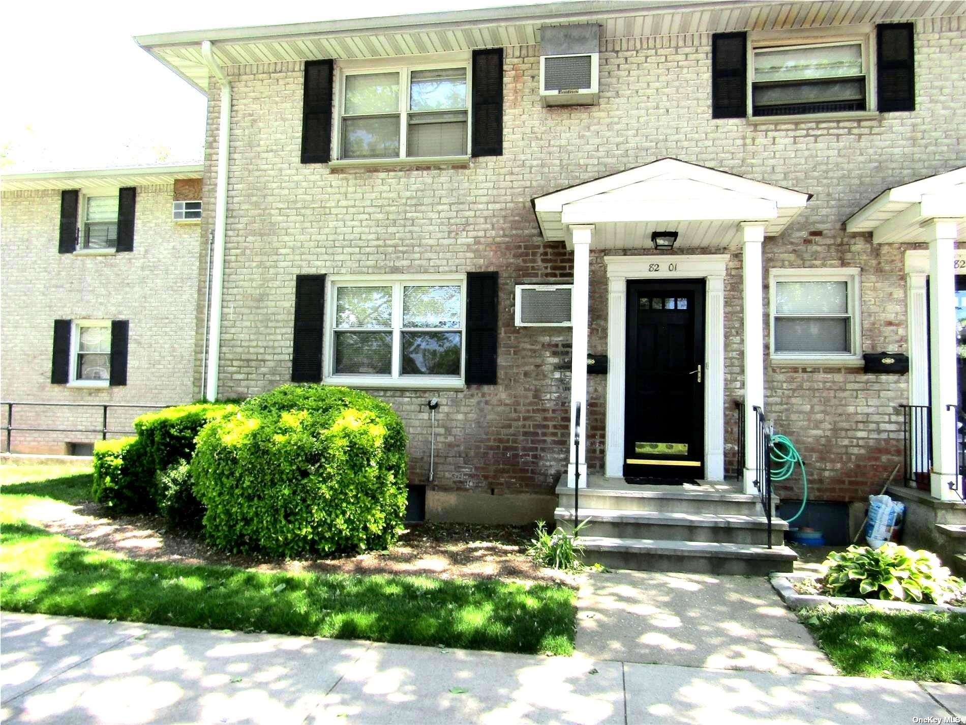 #1 photo, 82-01 Langdale Street, 皇后区 New Hyde Park , NY 11040