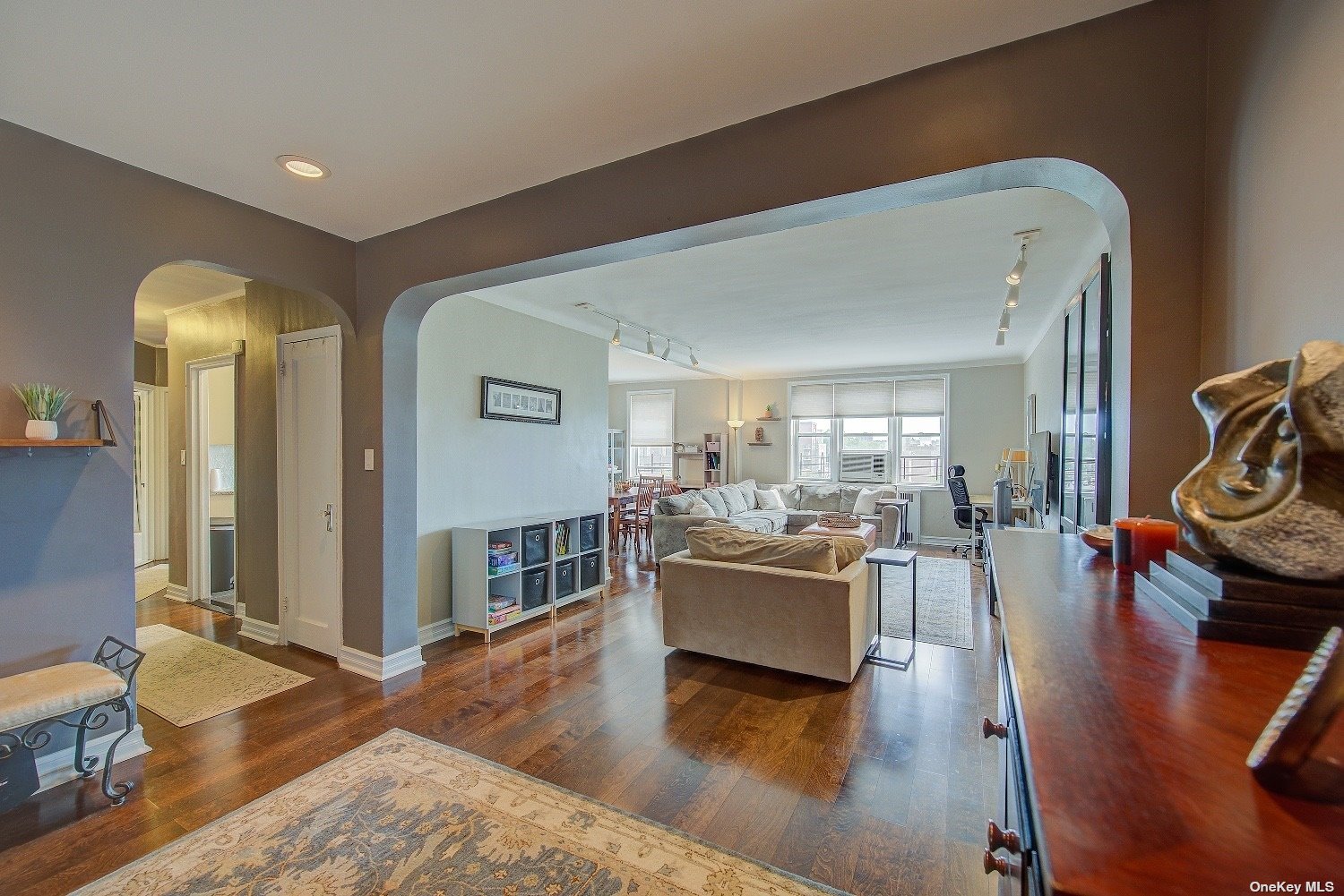 #1 photo, 106-15 Queens Boulevard, 皇后区 森林小丘 Forest Hills , NY 11375