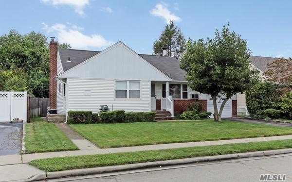 #1 photo, 56 W Lincoln Road, Plainview , NY 11803