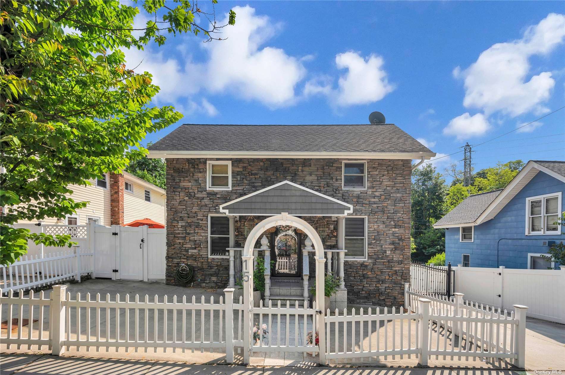 #1 photo, 15 Roslyn Road, 长岛 罗斯林 Roslyn Heights , NY 11577