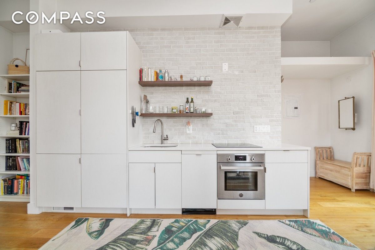 #1 photo, 216 Pulaski Street, 布鲁克林 Bedford Stuyvesant , NY 11206