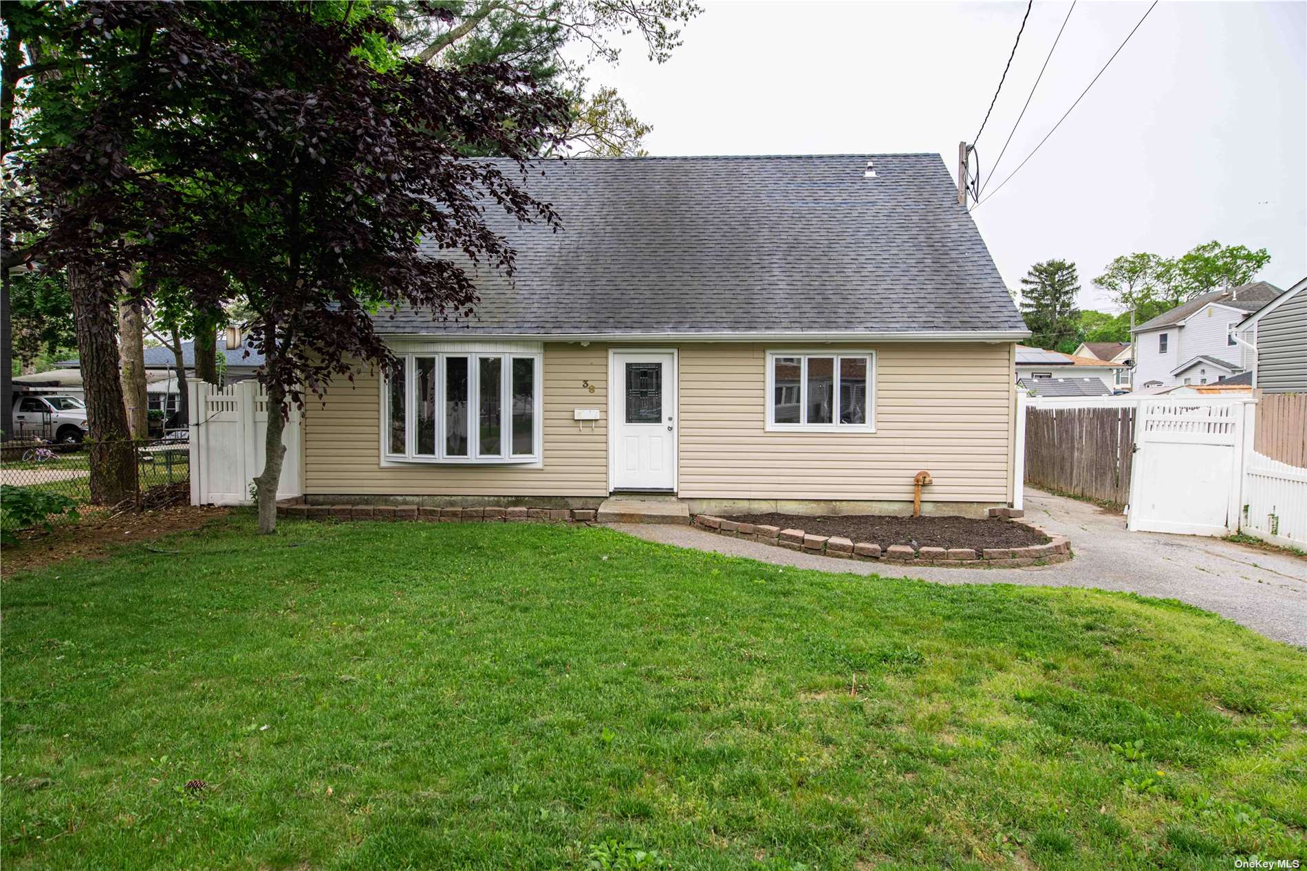 #1 photo, 38 Andrews Avenue, 东长岛 Wheatley Heights , NY 11798