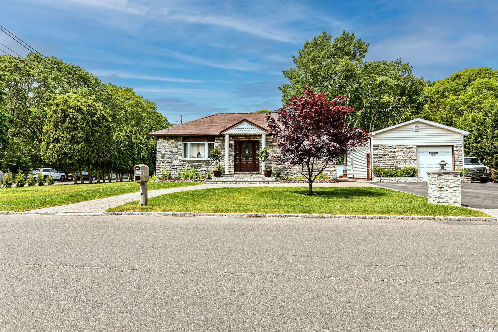 #1 photo, 162 N Titmus Drive, 东长岛 Mastic , NY 11950