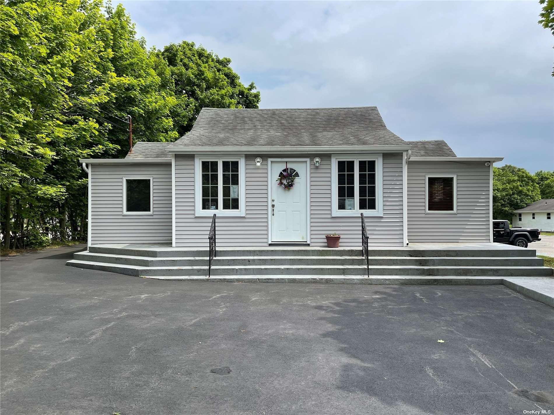 #1 photo, 28 North Country Road, 东长岛 Port Jefferson , NY 11777