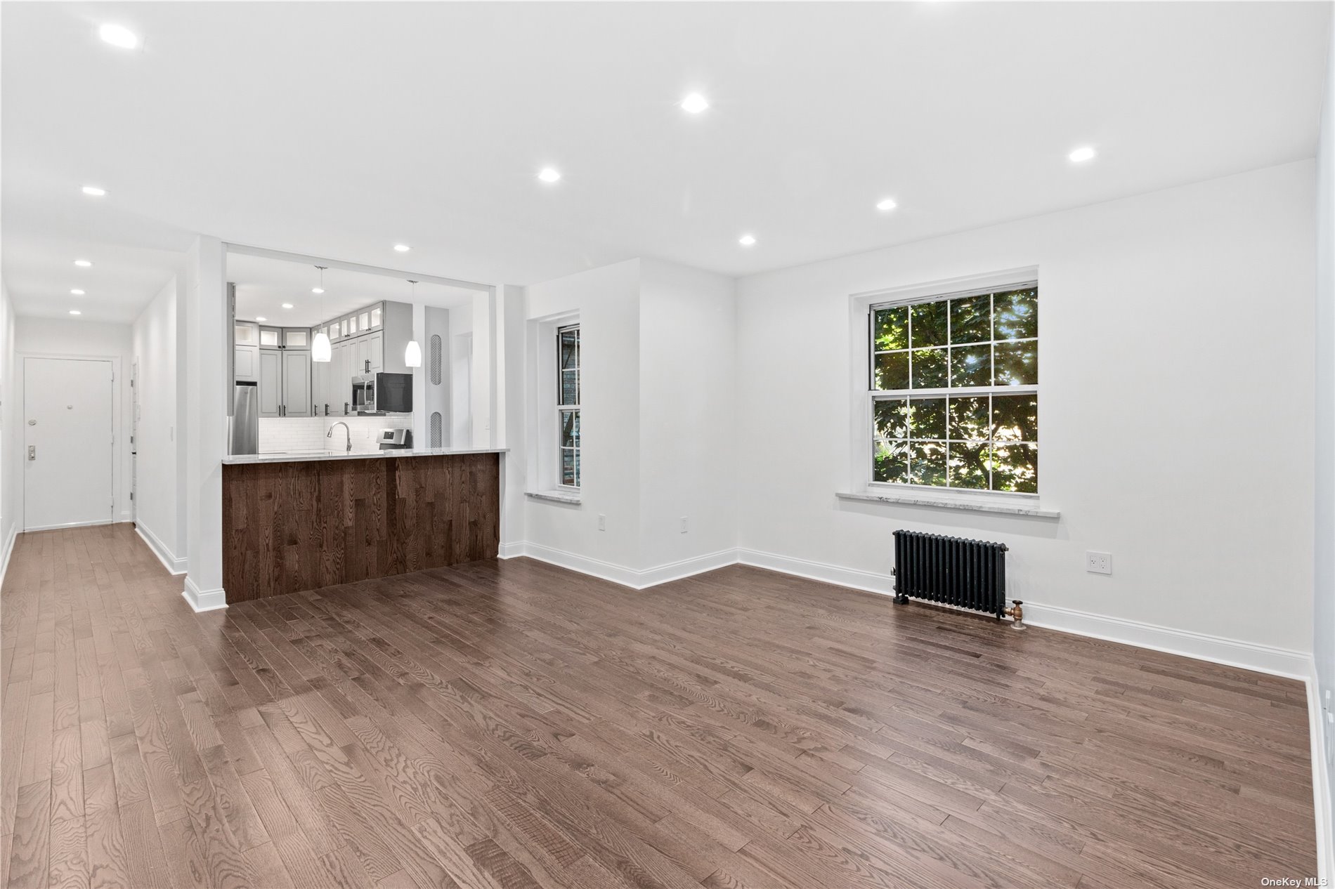 #1 photo, 51-34 30th Avenue, 皇后区 木边 Woodside , NY 11377