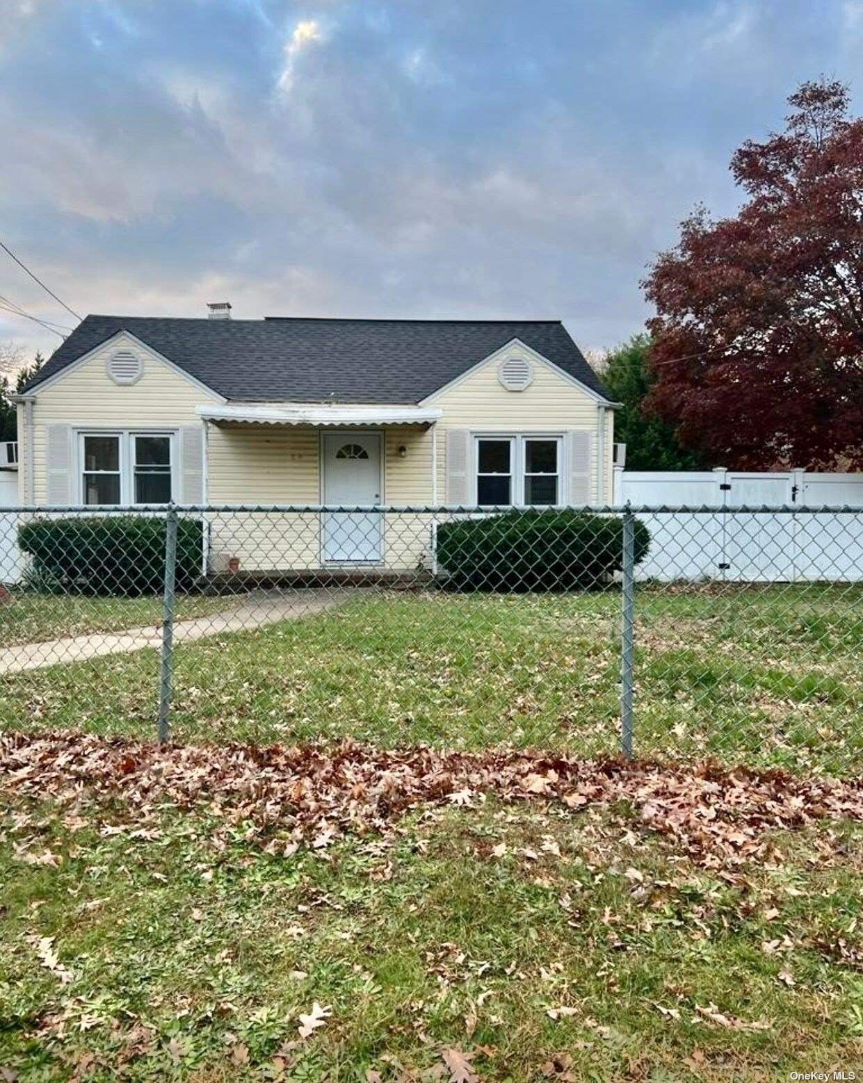 #1 photo, 20 Carlls Path, 东长岛 North Babylon , NY 11703