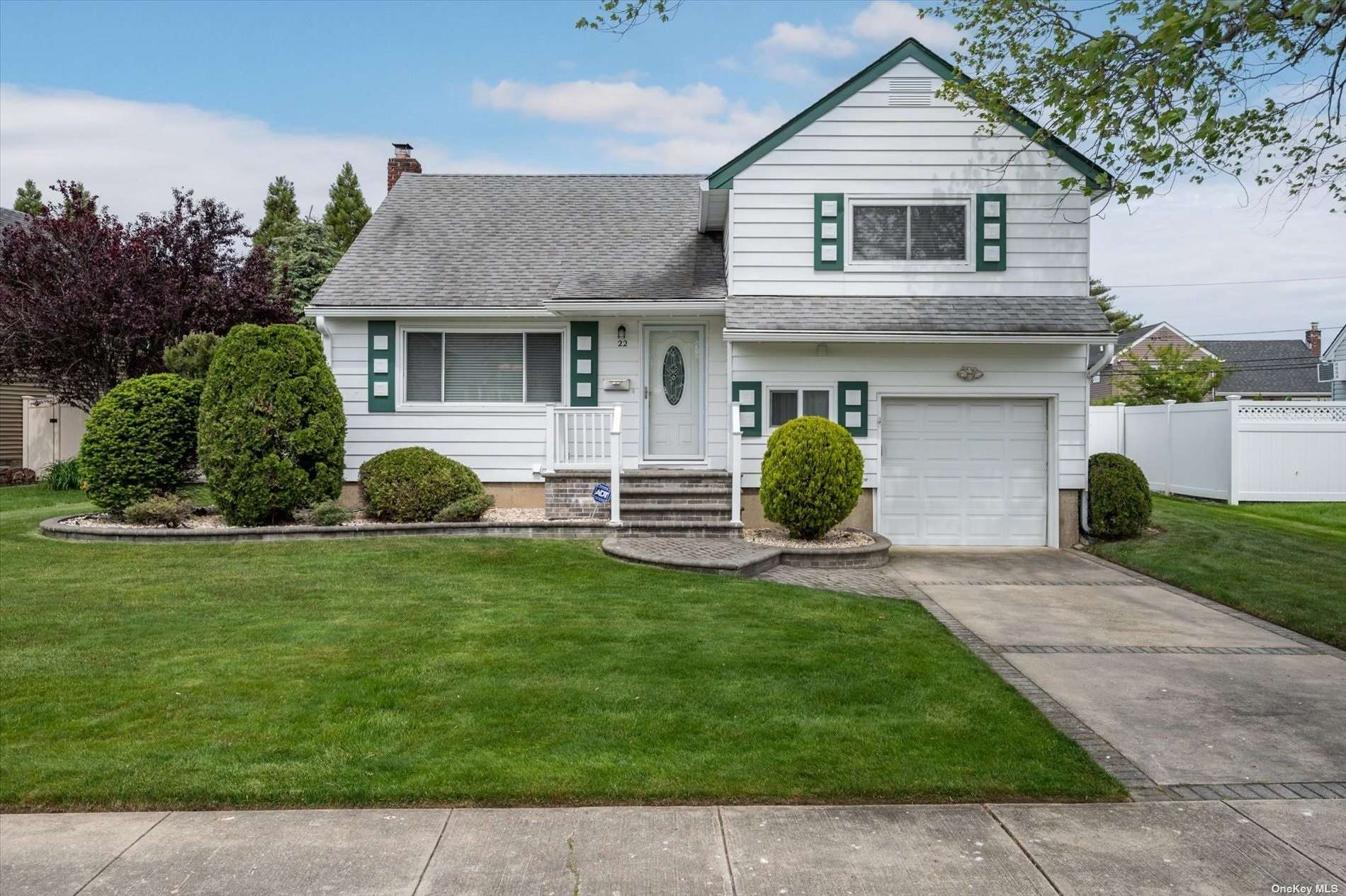 #1 photo, 22 Oxford Avenue, 长岛 Massapequa , NY 11758