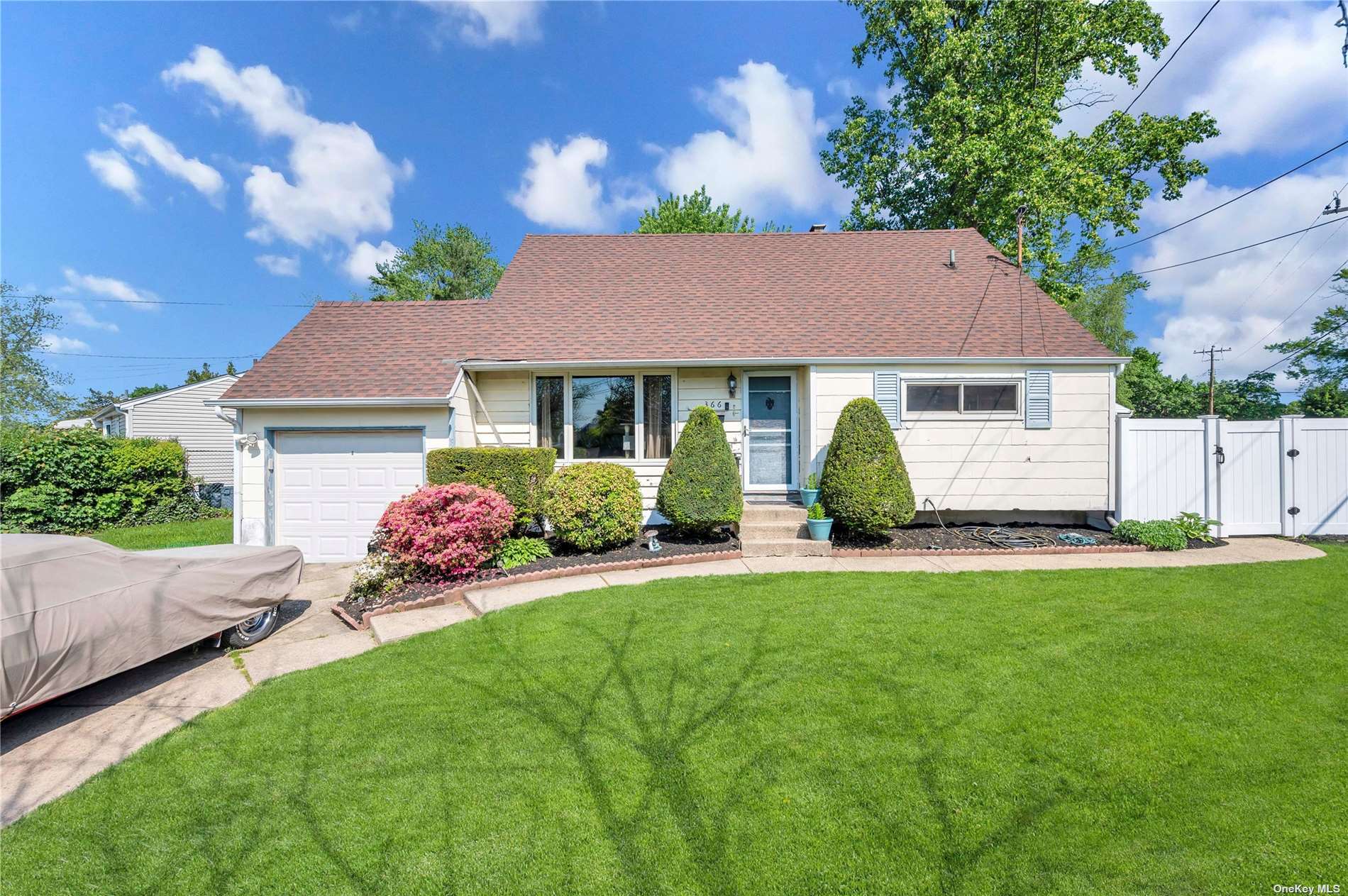 #1 photo, 366 Madison Avenue, Brentwood , NY 11717