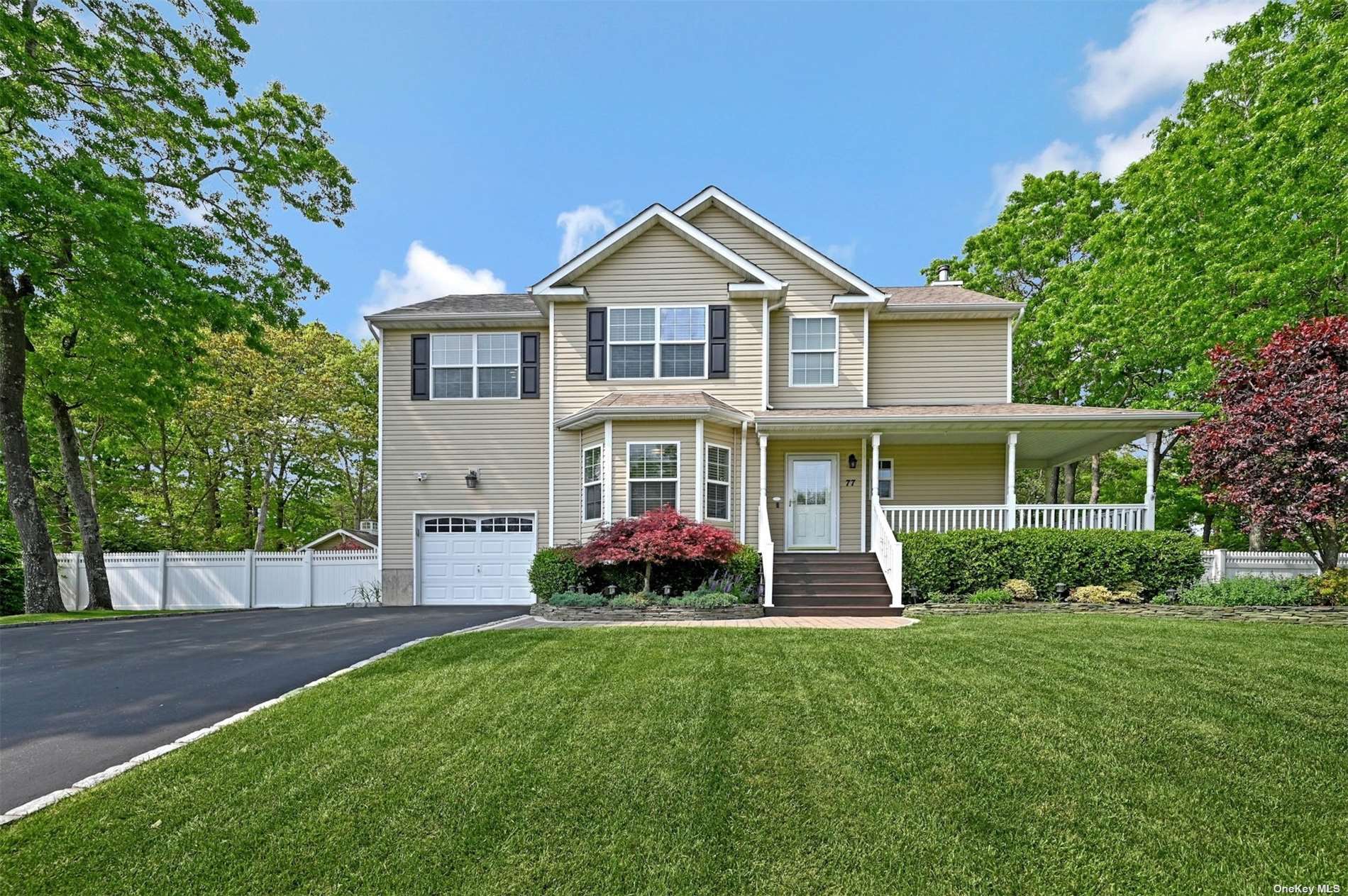 #1 photo, 77 Madeline Road, 东长岛 Ridge , NY 11961