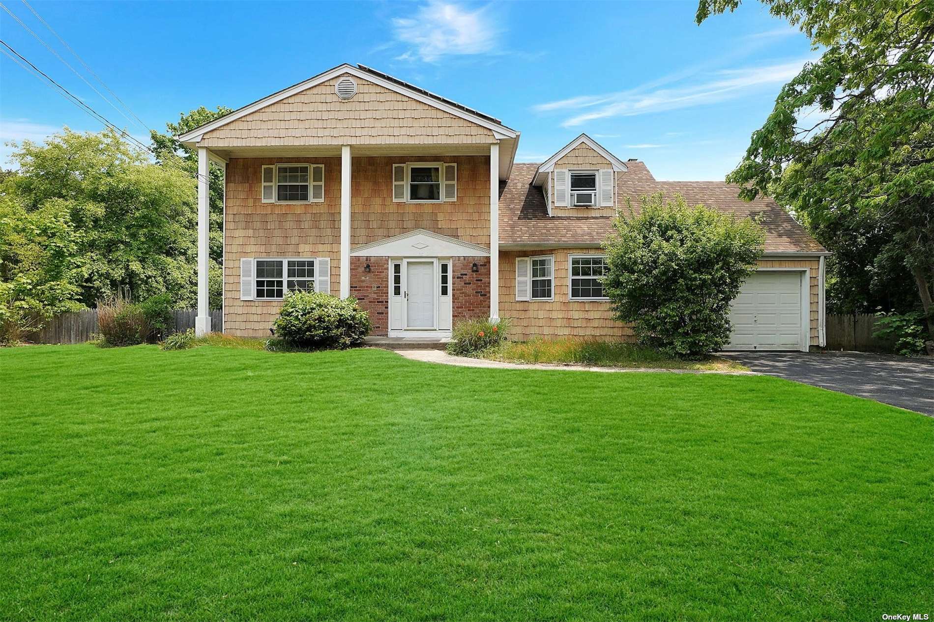 #1 photo, 901 Sycamore Avenue, 东长岛 Bohemia , NY 11716