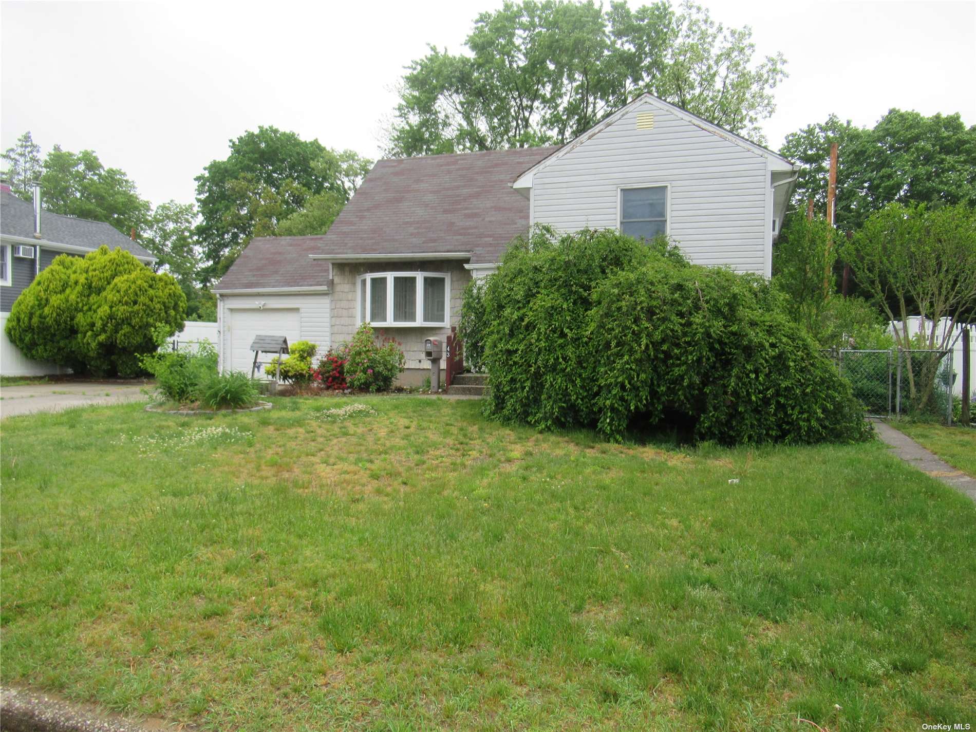 #1 photo, 43 Saddle Lane, 东长岛 Centereach , NY 11720