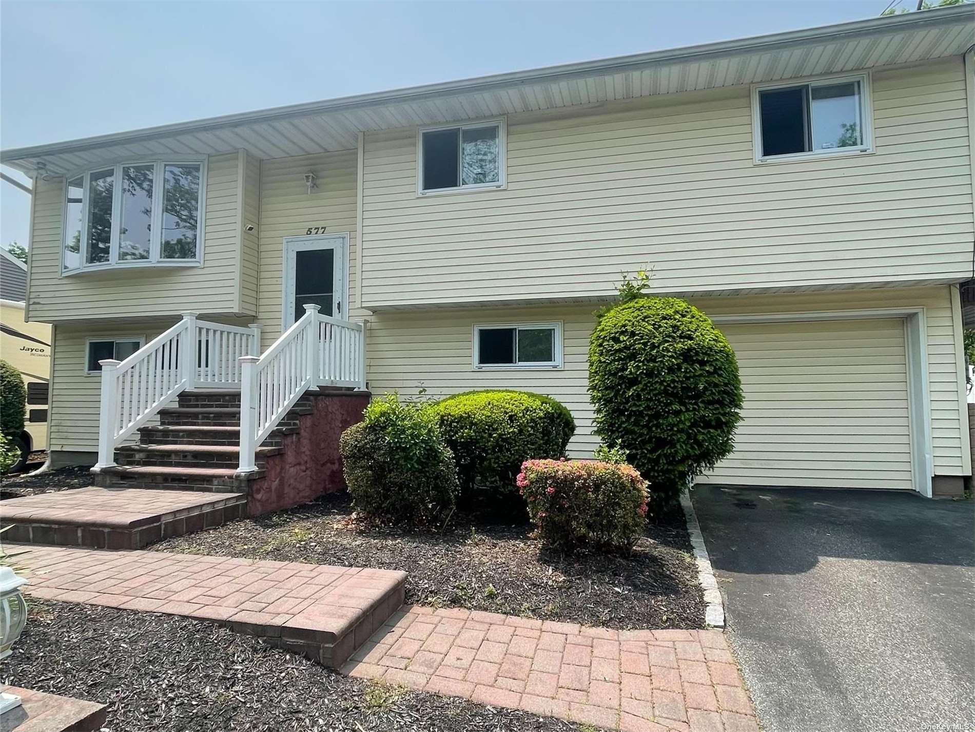 #1 photo, 577 East Drive, 东长岛 Lindenhurst , NY 11757