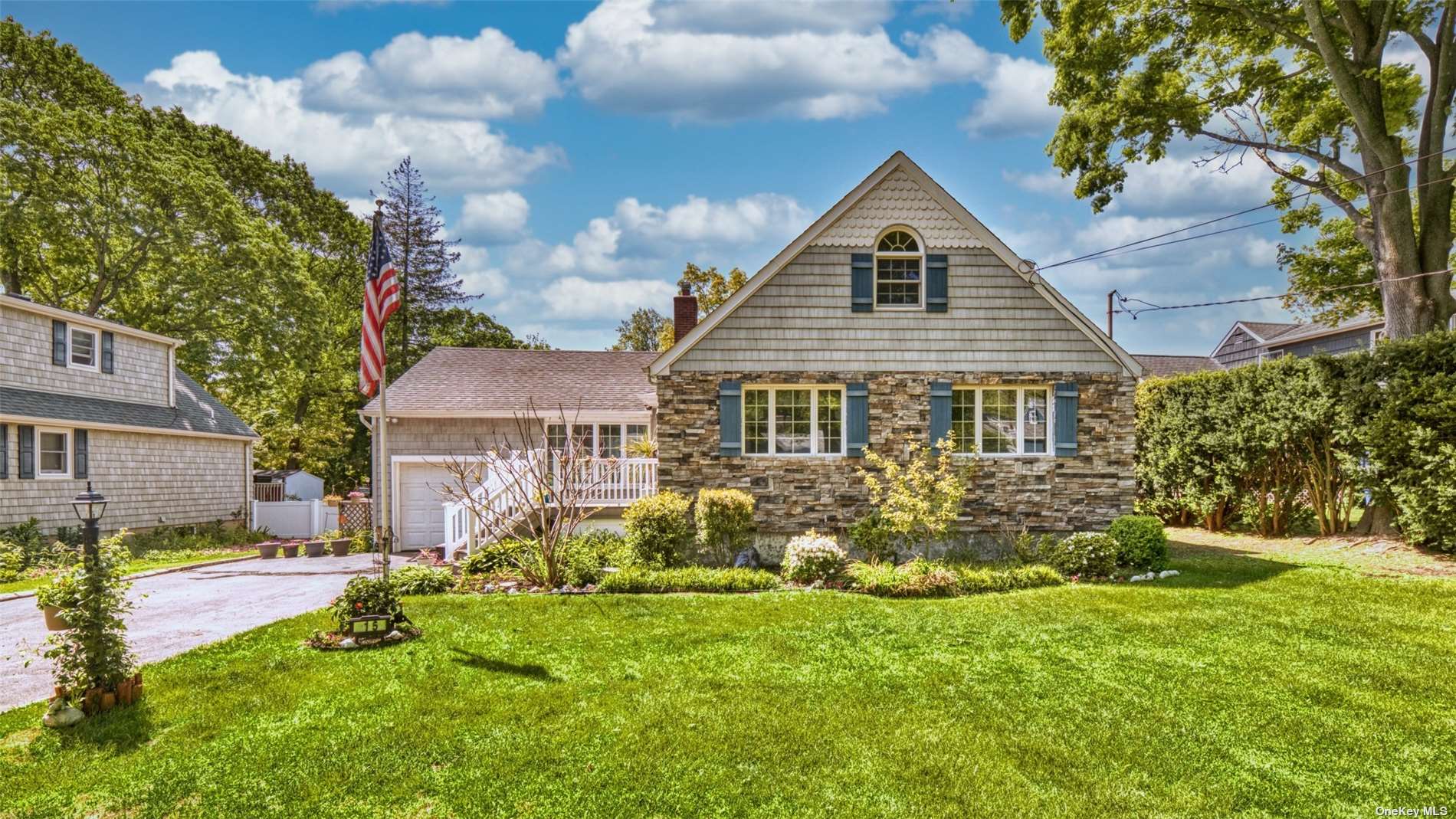 #1 photo, 15 Whitney Drive, 东长岛 Amityville , NY 11701