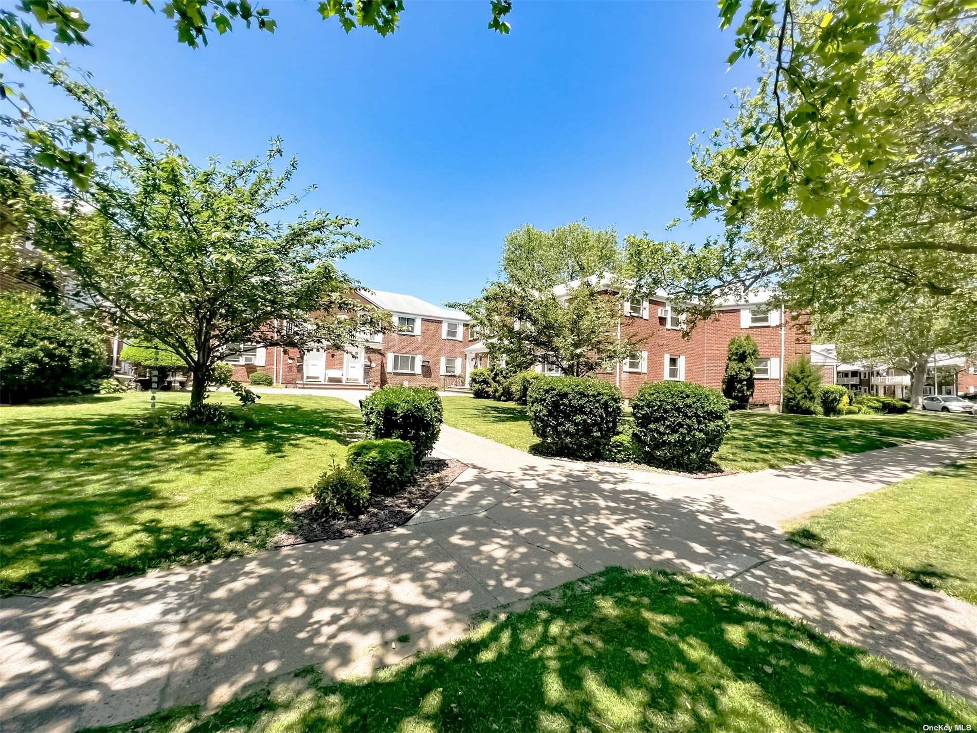 #1 photo, 260-01 75 Avenue, 皇后区 Glen Oaks , NY 11004