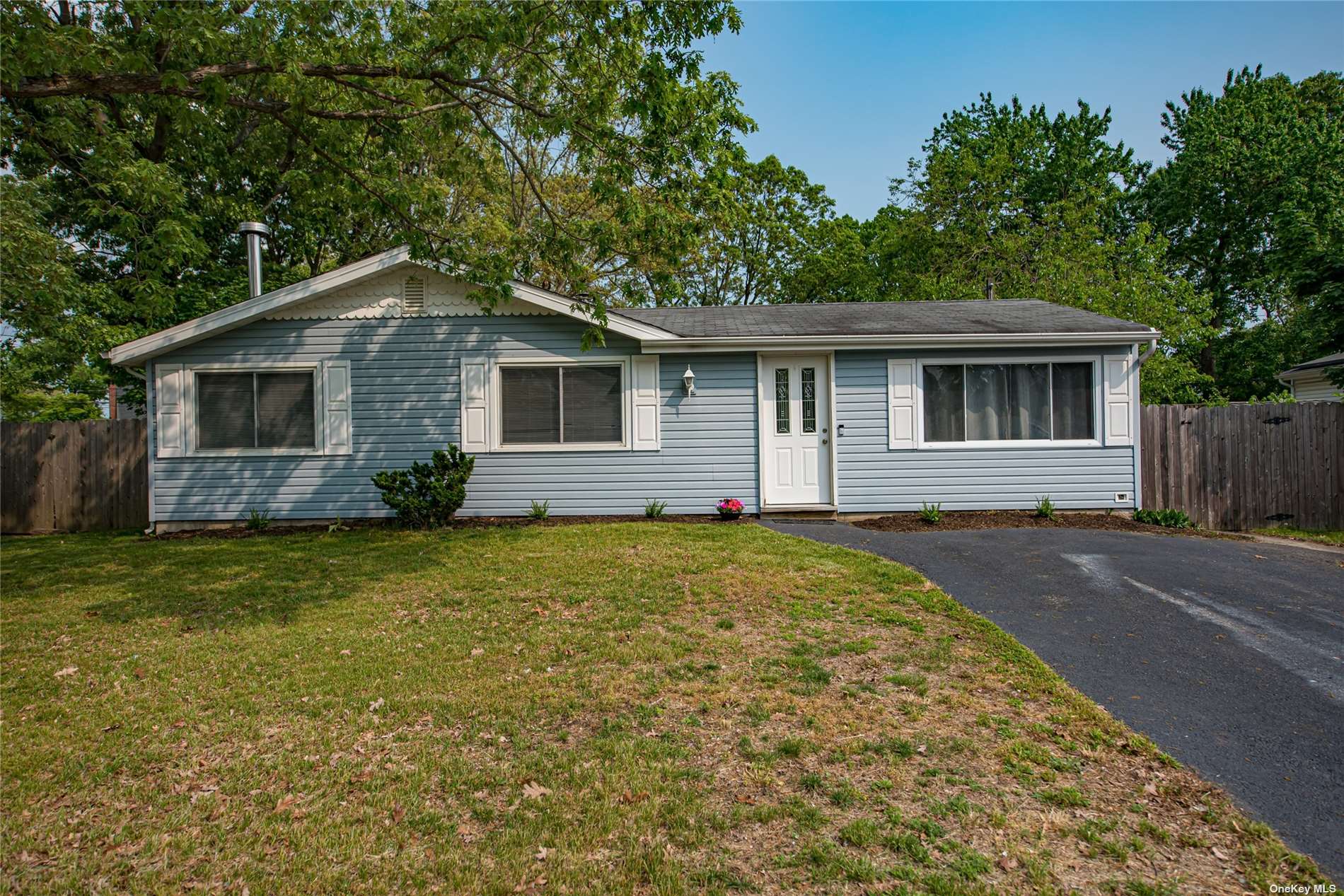 #1 photo, 47 Riviera Drive, 东长岛 Selden , NY 11784