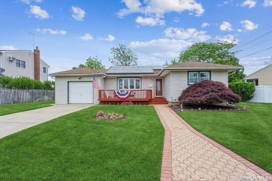 #1 photo, 1856 Lincoln Avenue, ナッソー郡 East Meadow , NY 11554