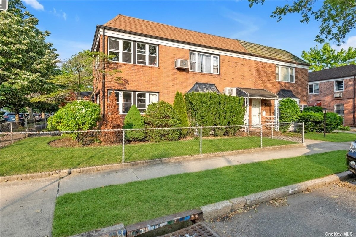 #1 photo, 75-03 197th Street, 皇后区 新鲜草原 Fresh Meadows , NY 11366