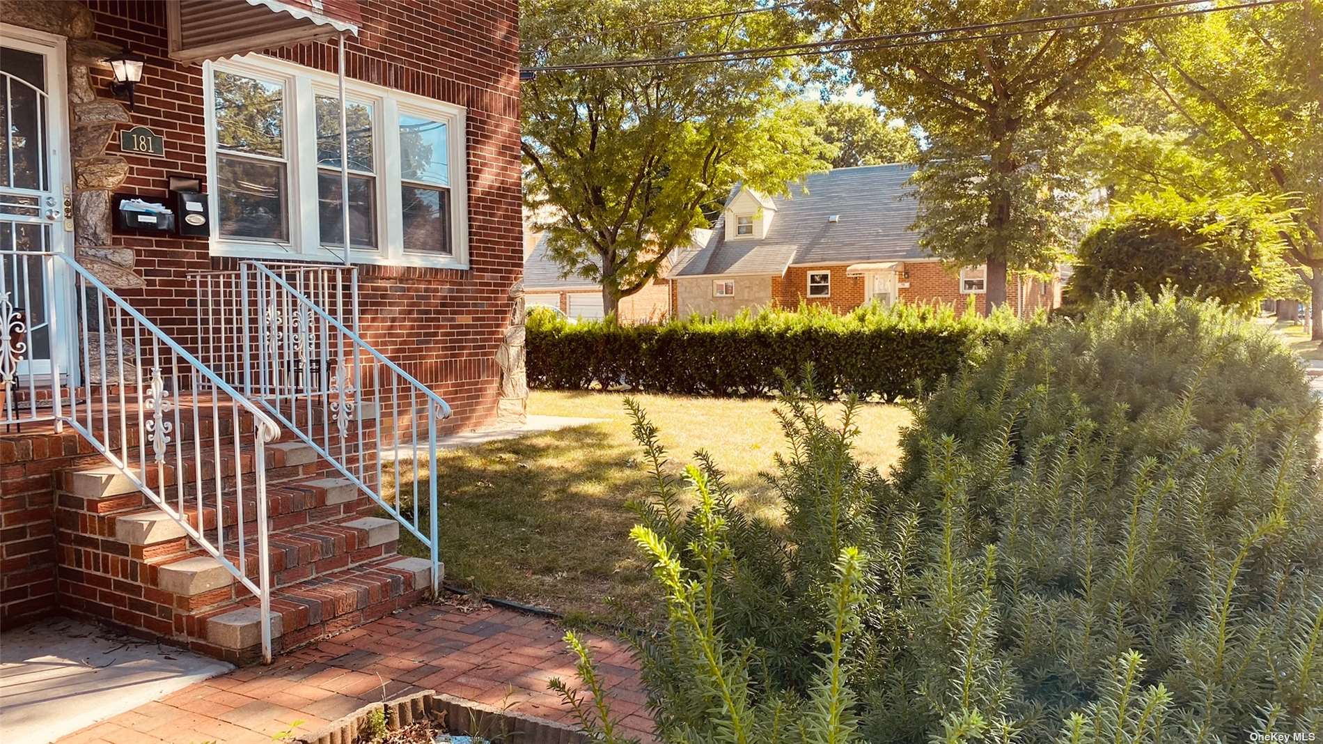 #1 photo, 181 Lowell Avenue, 长岛 花卉园 Floral Park , NY 11001