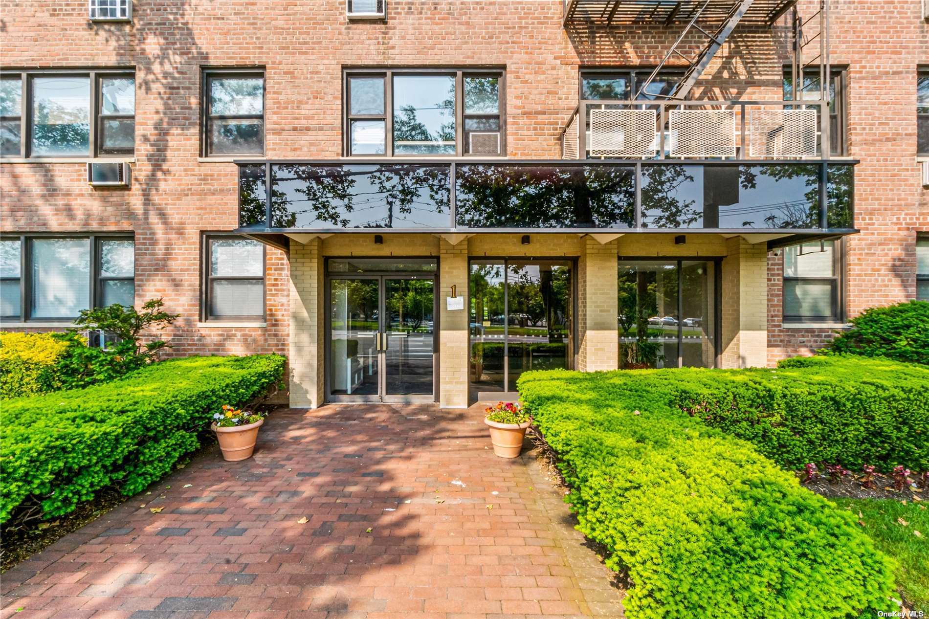 #1 photo, 1 Birchwood Court, 长岛 Mineola , NY 11501