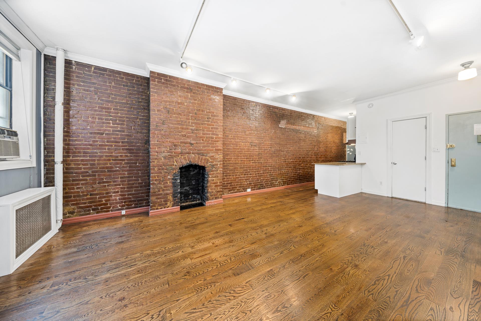 #1 photo, 212 E 70TH Street, 曼哈顿 上东城 Upper East Side , NY 10021