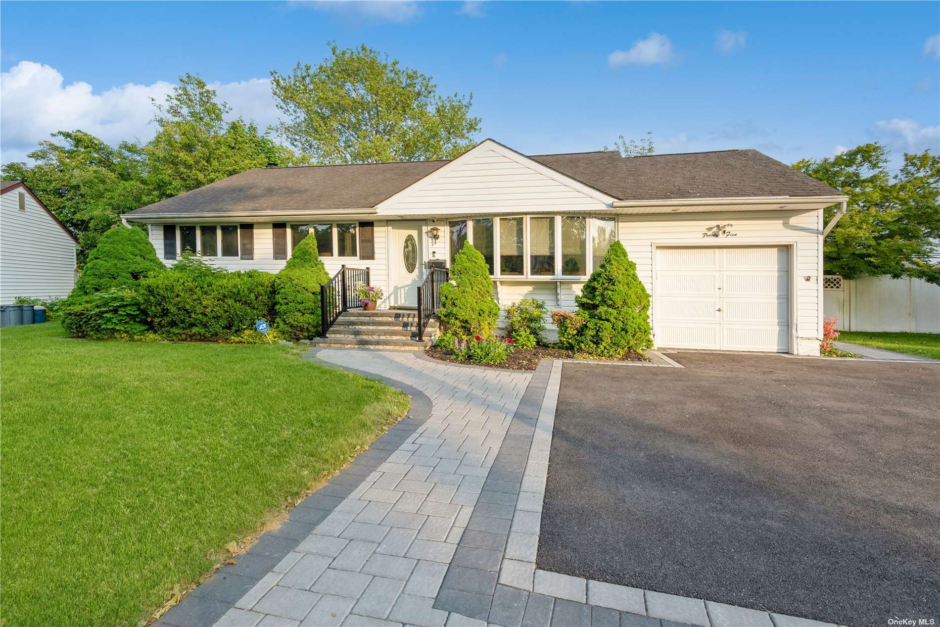 #1 photo, 25 Sheridan Street, מחוז נסאו Old Bethpage , NY 11804