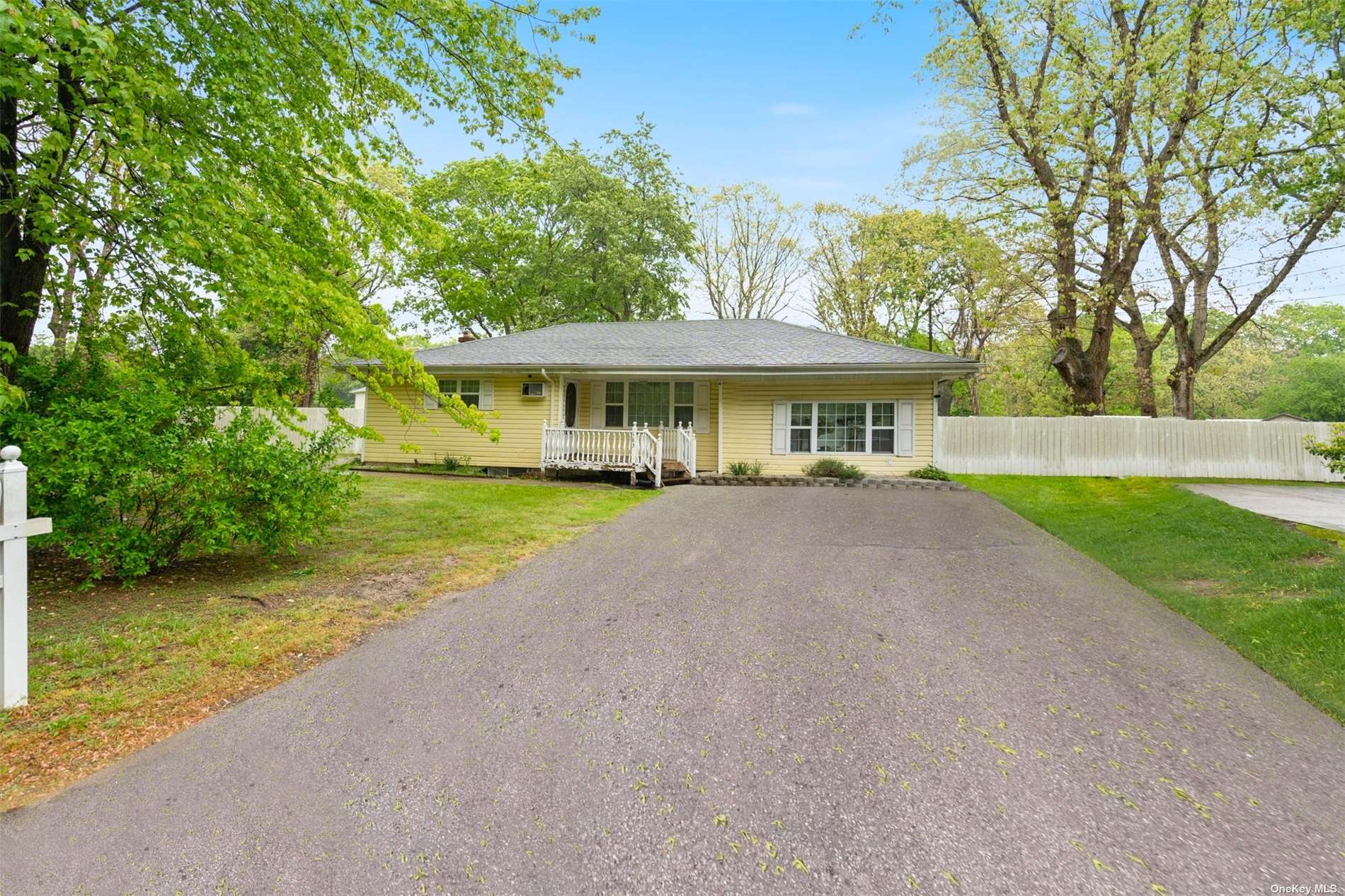 #1 photo, 183 Winters Drive, سوفولك Mastic , NY 11950