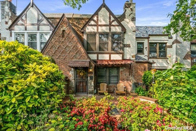 #1 photo, 68-23 Ingram Street, 皇后区 森林小丘 Forest Hills , NY 11375