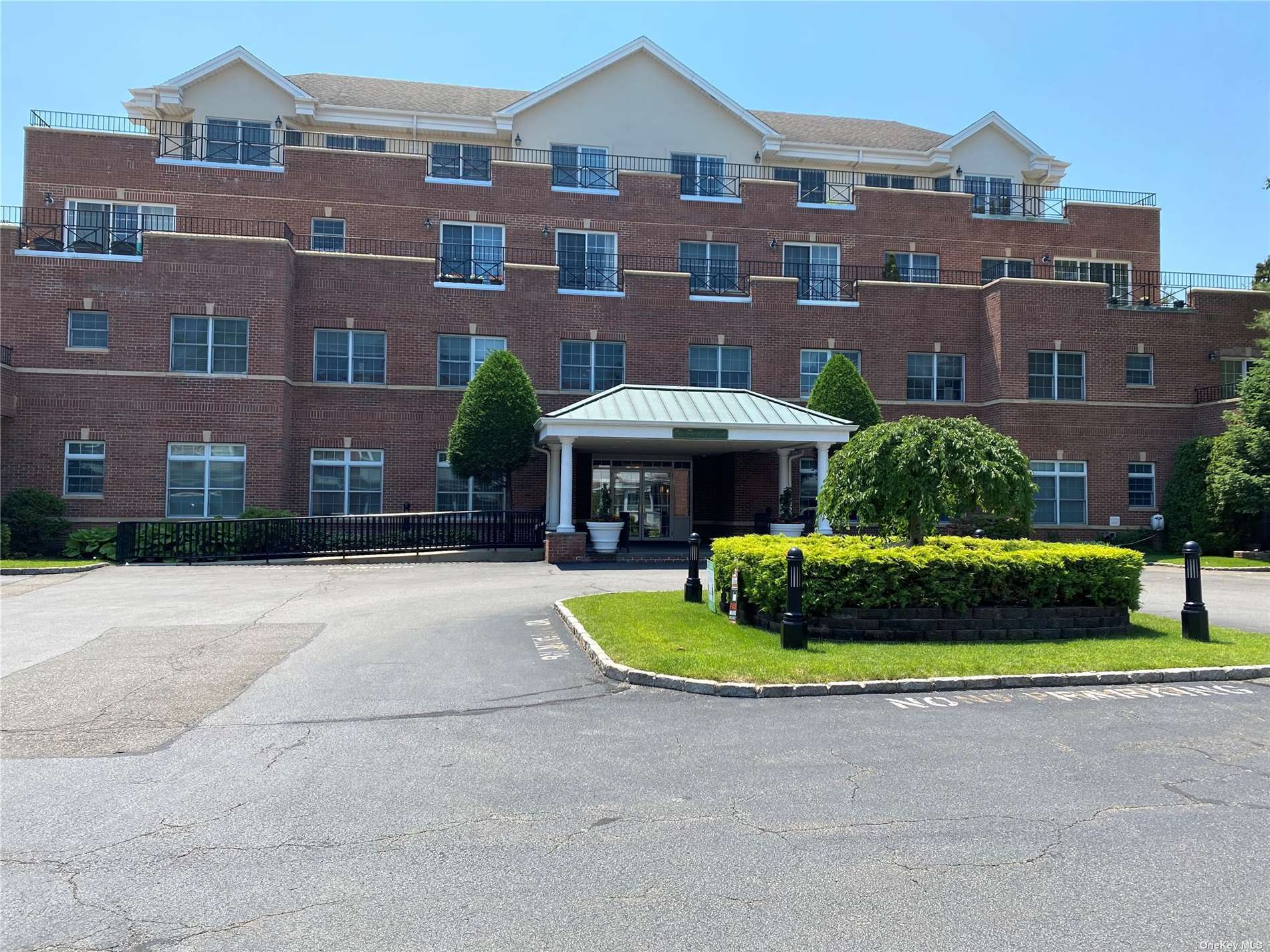 #1 photo, 1 Portico Court, 长岛 大颈 Great Neck , NY 11021