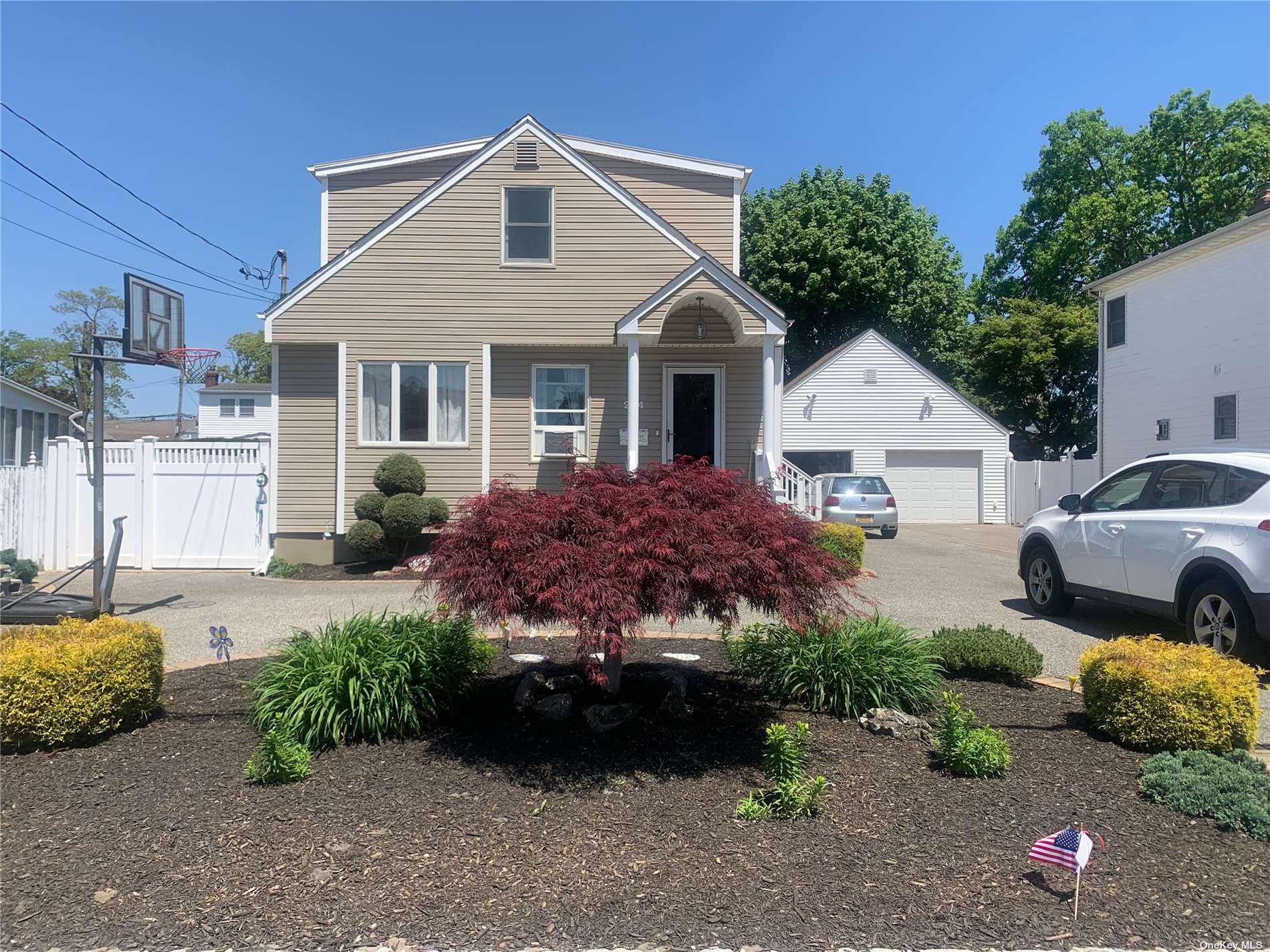 #1 photo, 214 44th Street, 东长岛 Lindenhurst , NY 11757