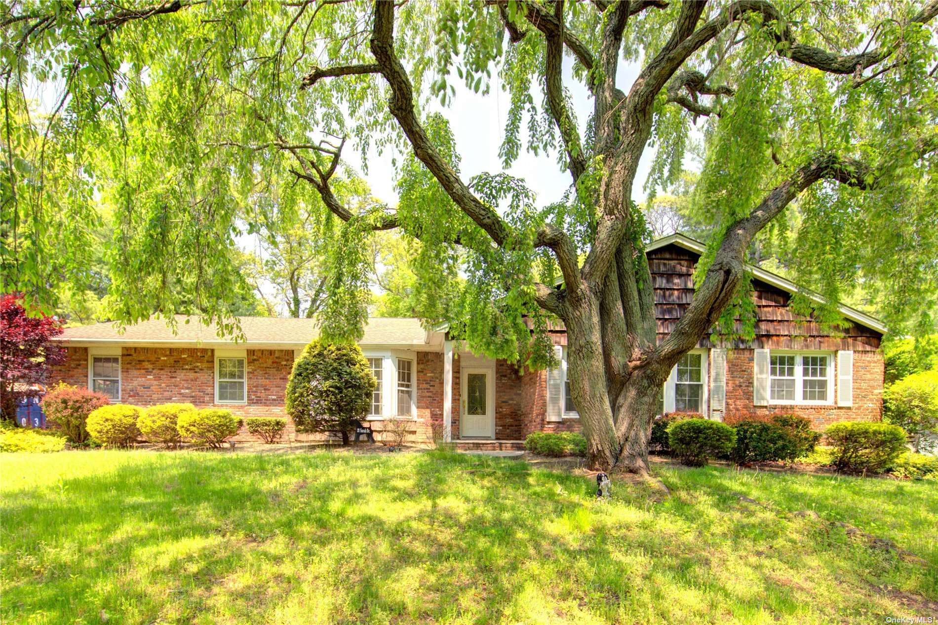 #1 photo, 21 Sarah Drive, 东长岛 Dix小山 Dix Hills , NY 11746