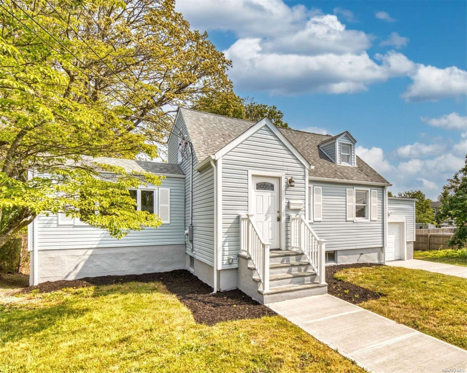 #1 photo, 55 Merritt Street, 东长岛 Lindenhurst , NY 11757